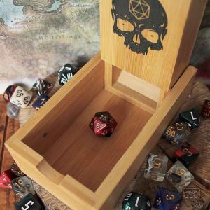 Accessoire de jeu : tour à dés en bois naturel