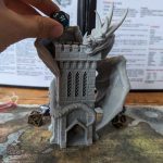 Accessoire ludique : tour à dés avec motif dragon