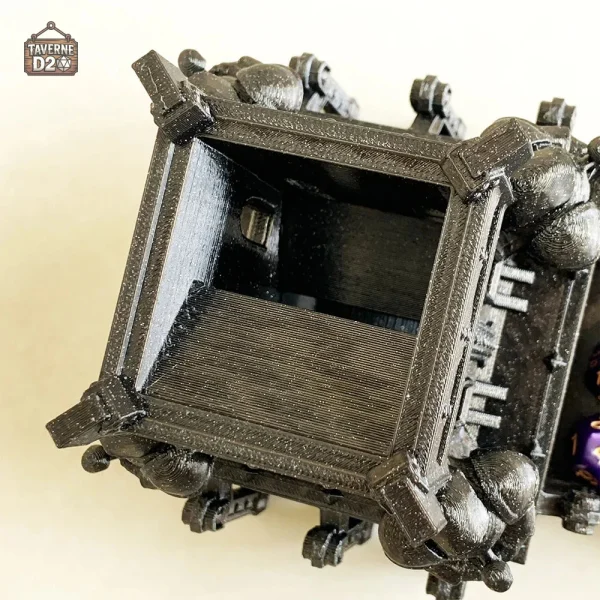 Accessoire pratique : tour à dés pour jeux de stratégie