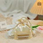 Bourse à dés élégante en satin noir