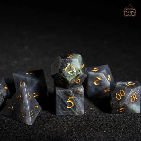 Labradorite : set de dés mystiques pour les aventuriers